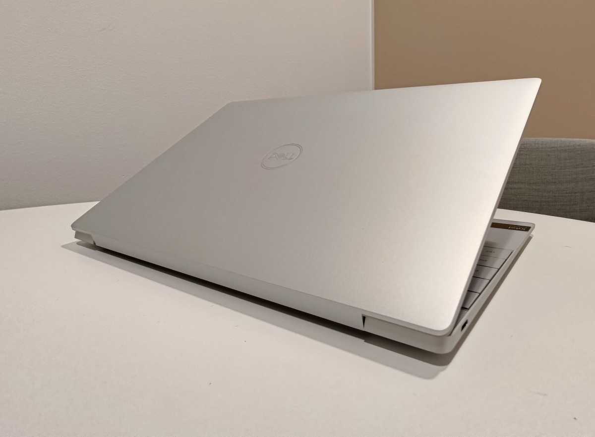 Dell XPS 13 9340, вид сзади