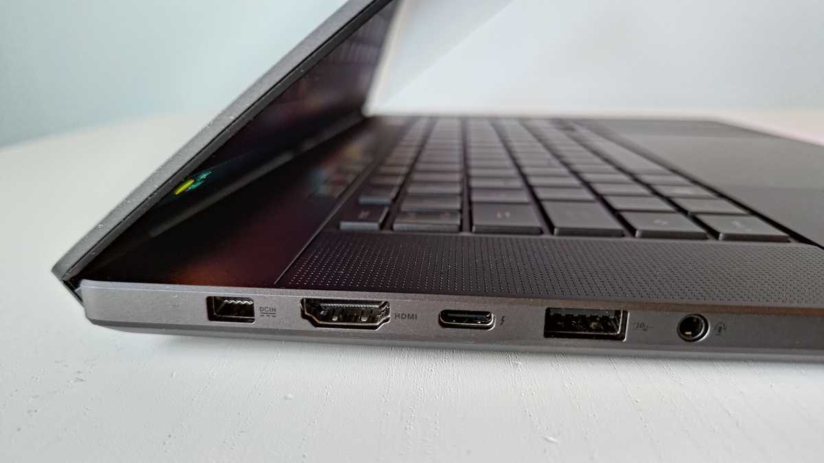 ROG Zephyrus G16 OLED portar