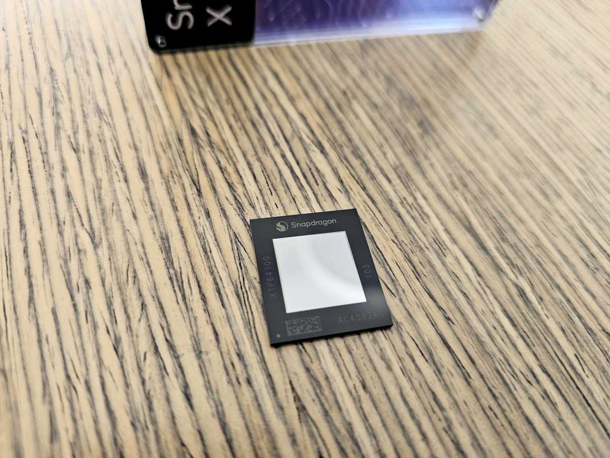 Logotipo de Qualcomm Snapdragon X Plus con chip