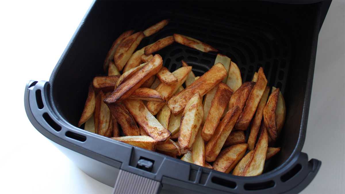 Chips cooked in  the Cosori air fryer