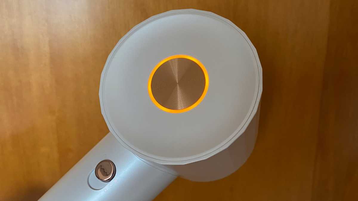 The light ring glows orange on the medium heat setting