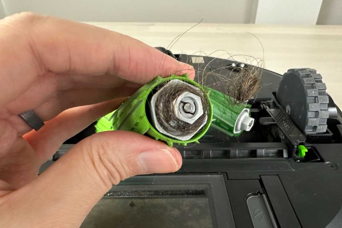 iRobot Roomba j7 brush bearing wrapped with hair