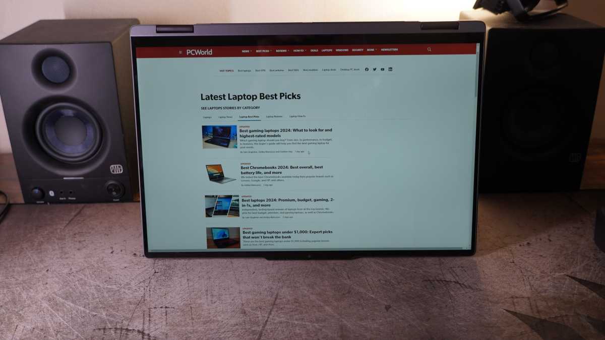 Lenovo Yoga 7i 16 display