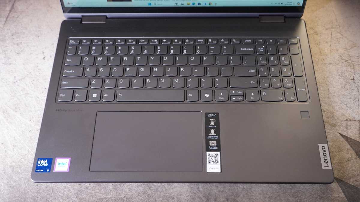 Lenovo Yoga 7i 16 keyboard