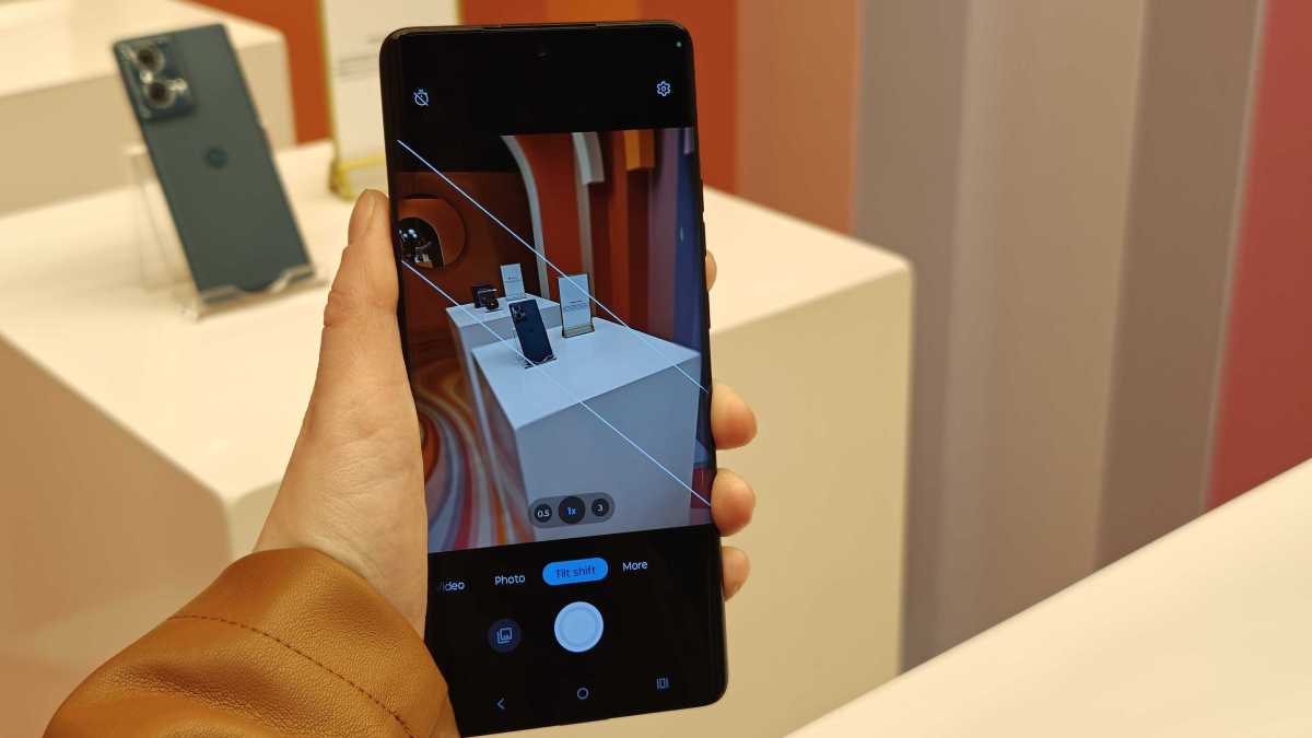 Motorola Edge 50 Ultra Tilt Shift feature
