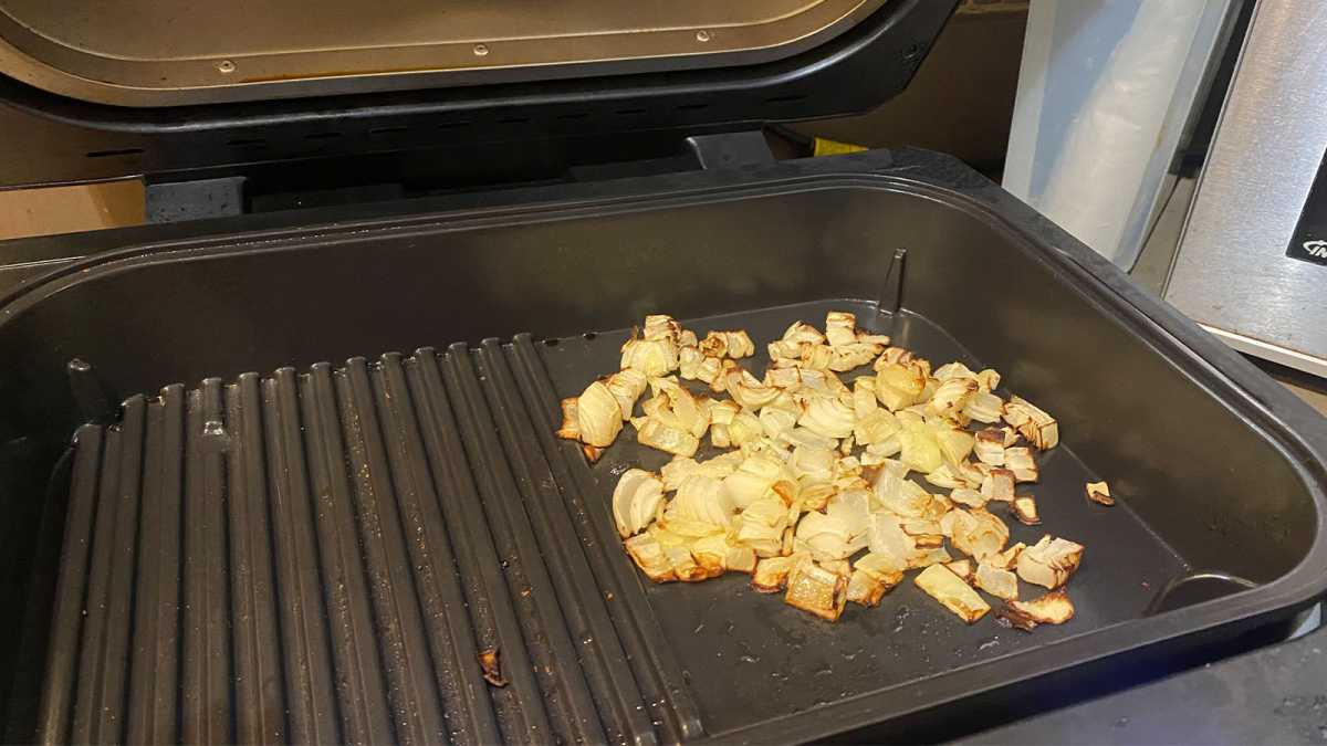 Onions on the baking tray of the ProCook