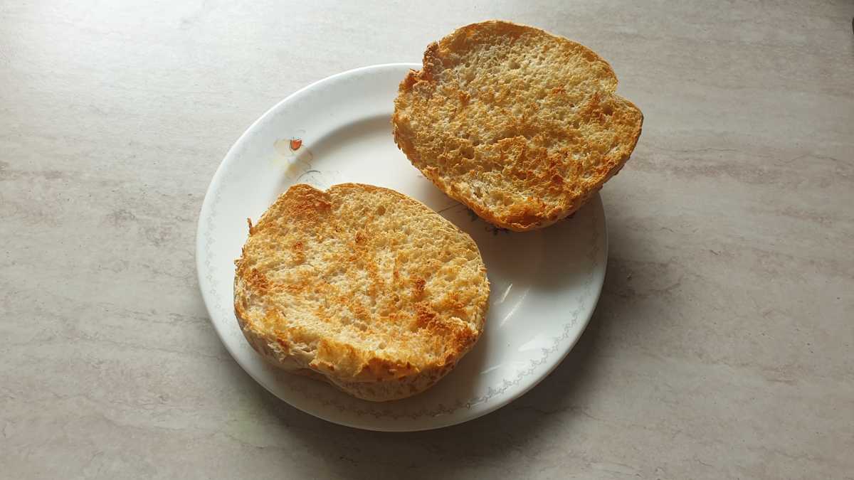 A view of a burger bun Burger bun toasted by the Sharp Dual Drawer 8l Digital Air Fryer with Sync Finish