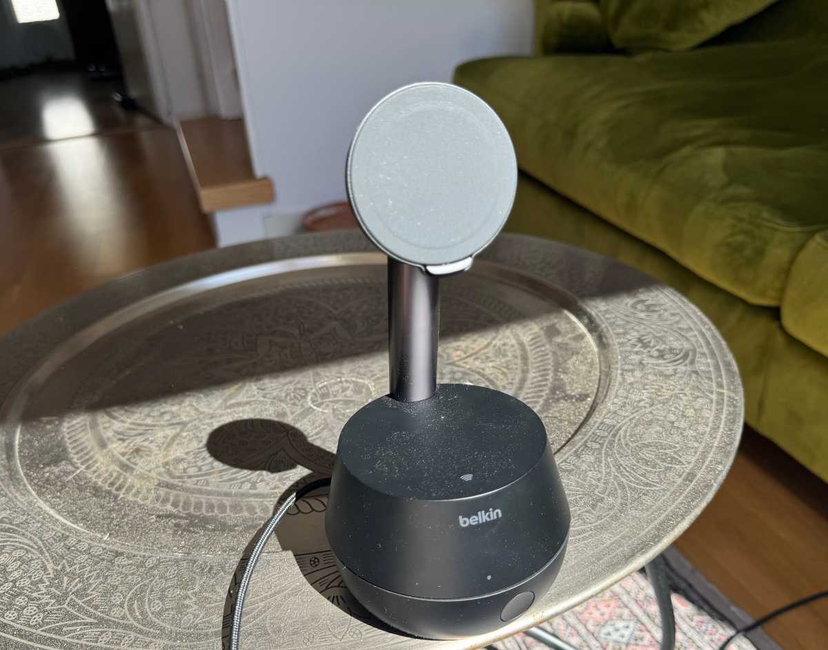 Belkin Auto Tracking Stand Pro With Dockingkit