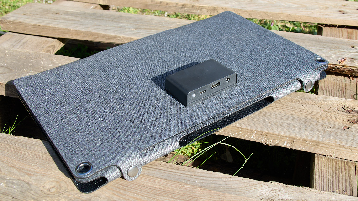 BigBlue SolarPowa 30 review: Tapping into the sun to charge your iPhone