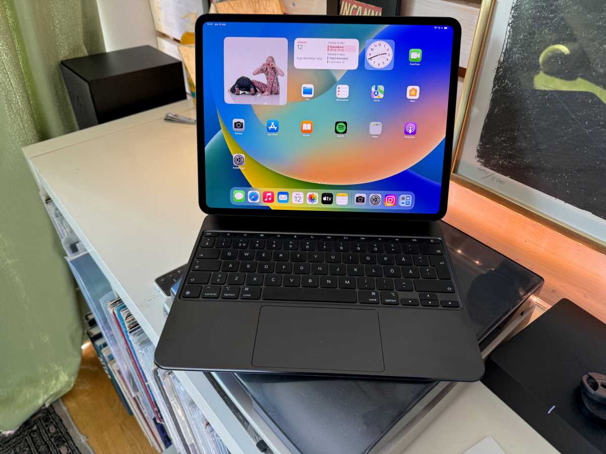 iPad Pro M4 with Magic Keyboard