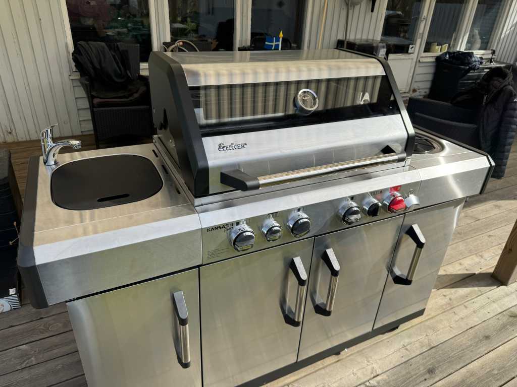 Image: Enders Kansas II Pro 4 im Test: Outdoor-KÃ¼che fÃ¼r anspruchsvolle Grill-Fans