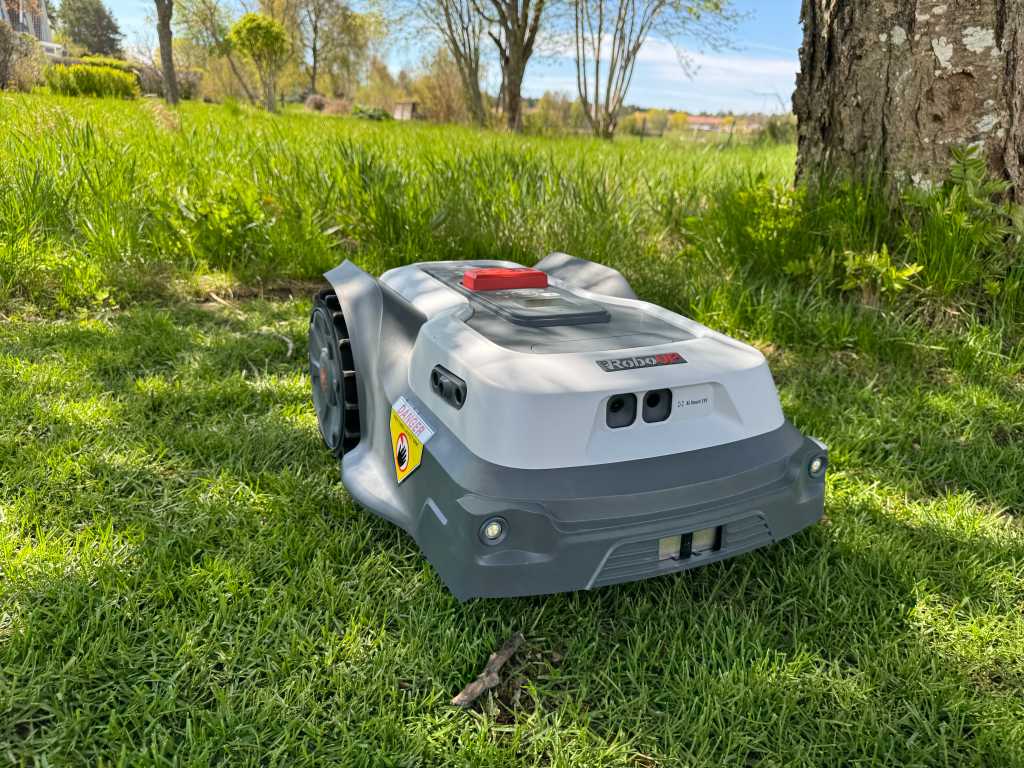 Image: Roboup T1200 Pro im Test: MÃ¤hroboter mÃ¤ht sauber ohne Begrenzungsdraht