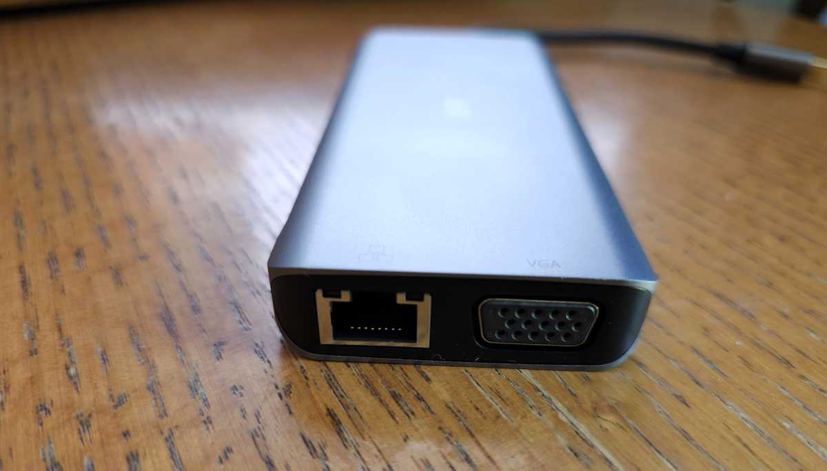 Borde de la estación de acoplamiento de triple pantalla Monoprice 12 en 1 USB-C a Dual-HDMI+VGA