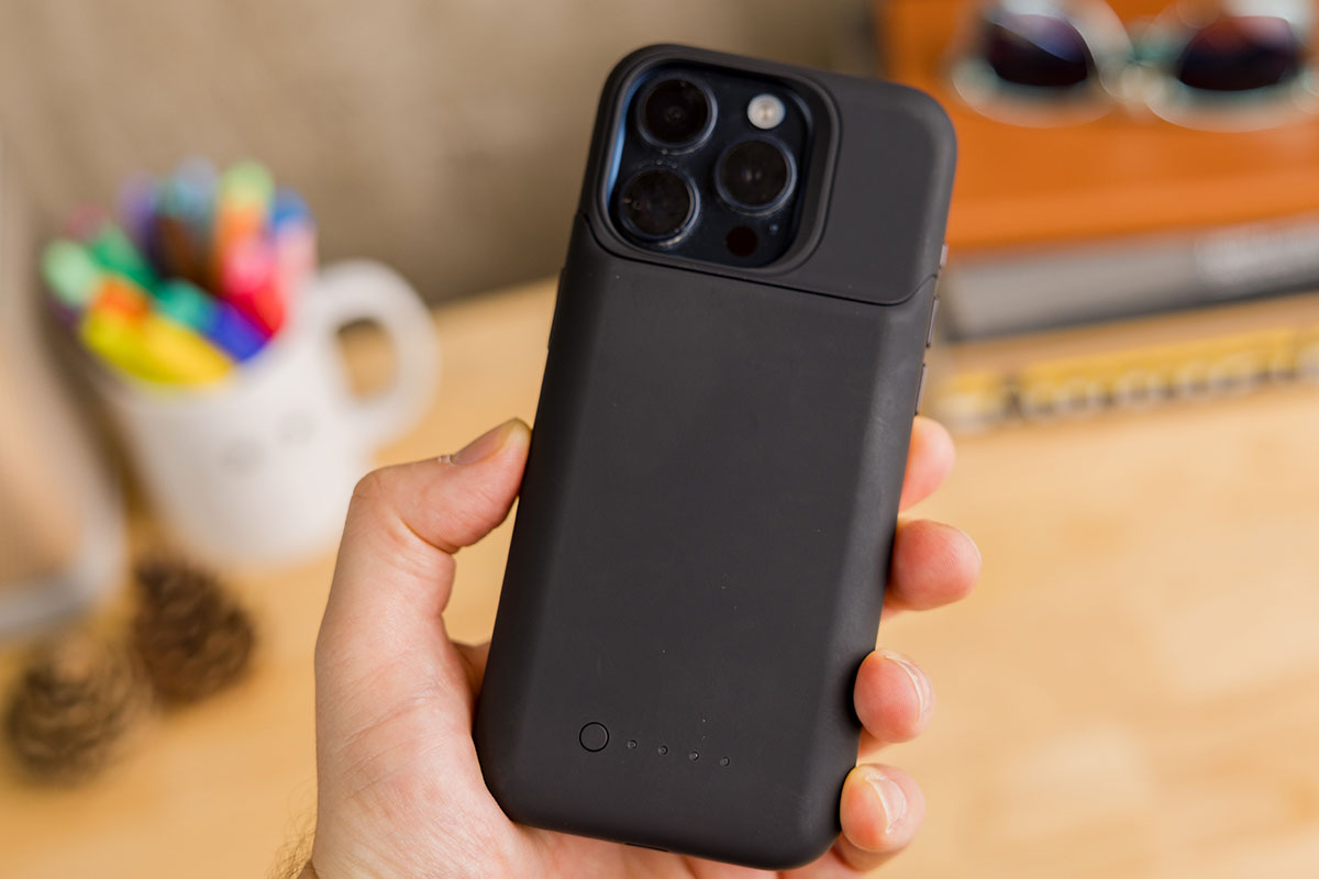 Mophie Juice Pack for iPhone 15 battery case back