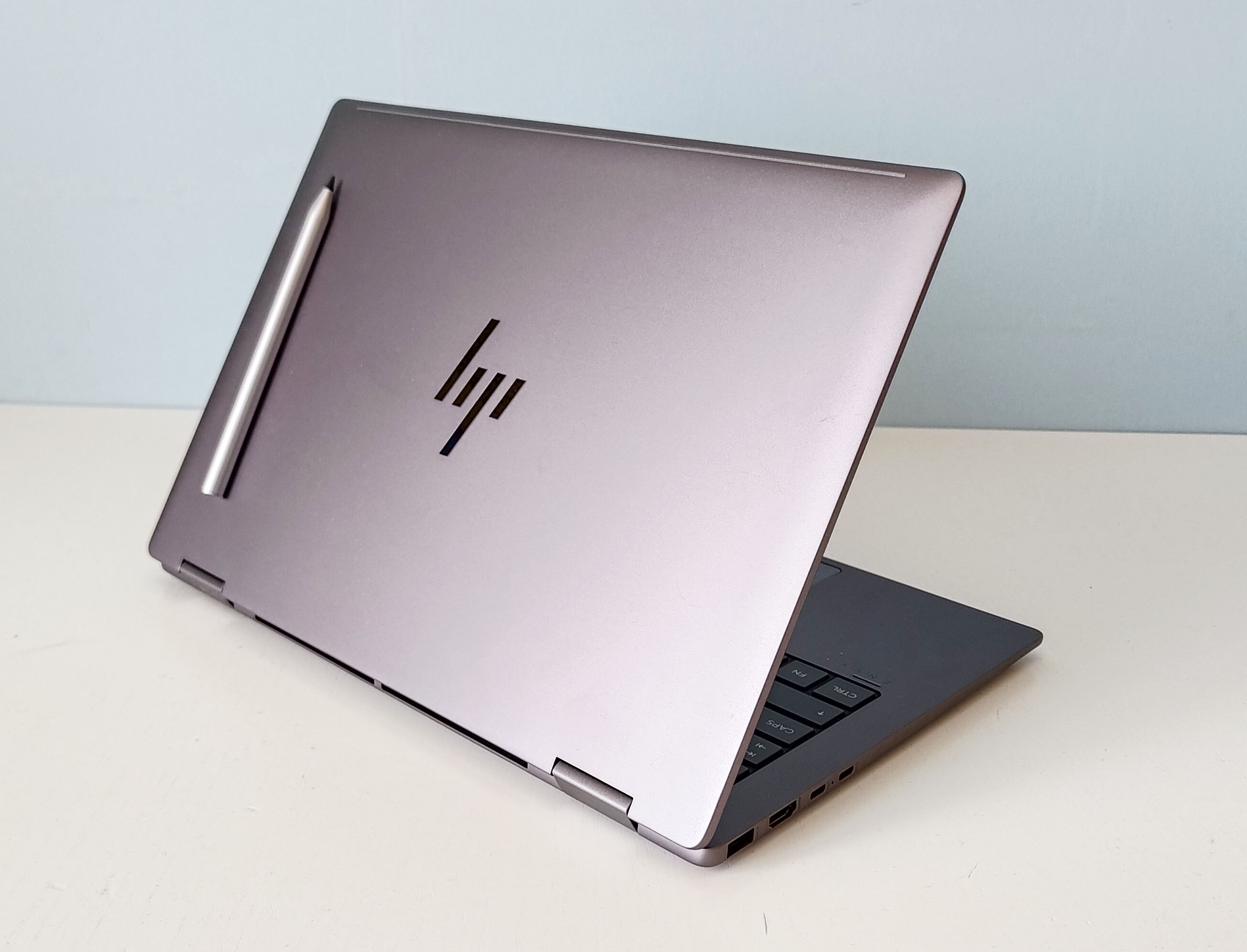 HP Envy X360 14 posteriore