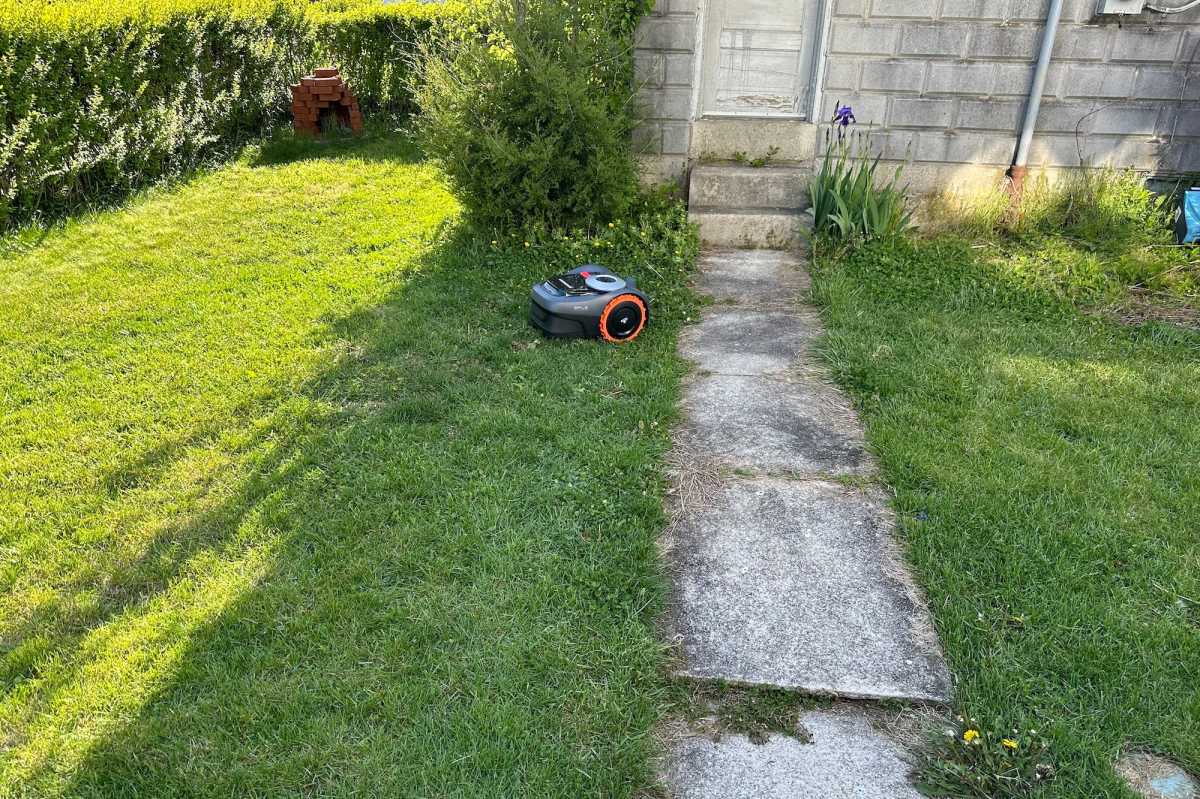 Segway Navimow i110N robot lawn mower actively mowing