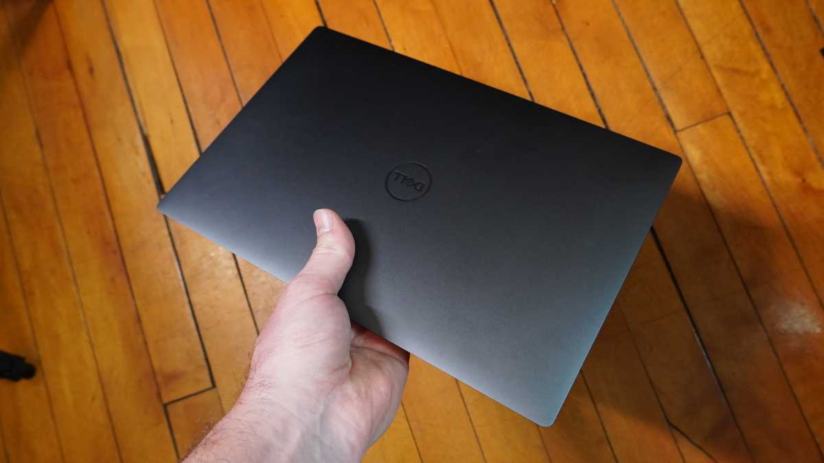 Dell XPS 13 (2024) in hand