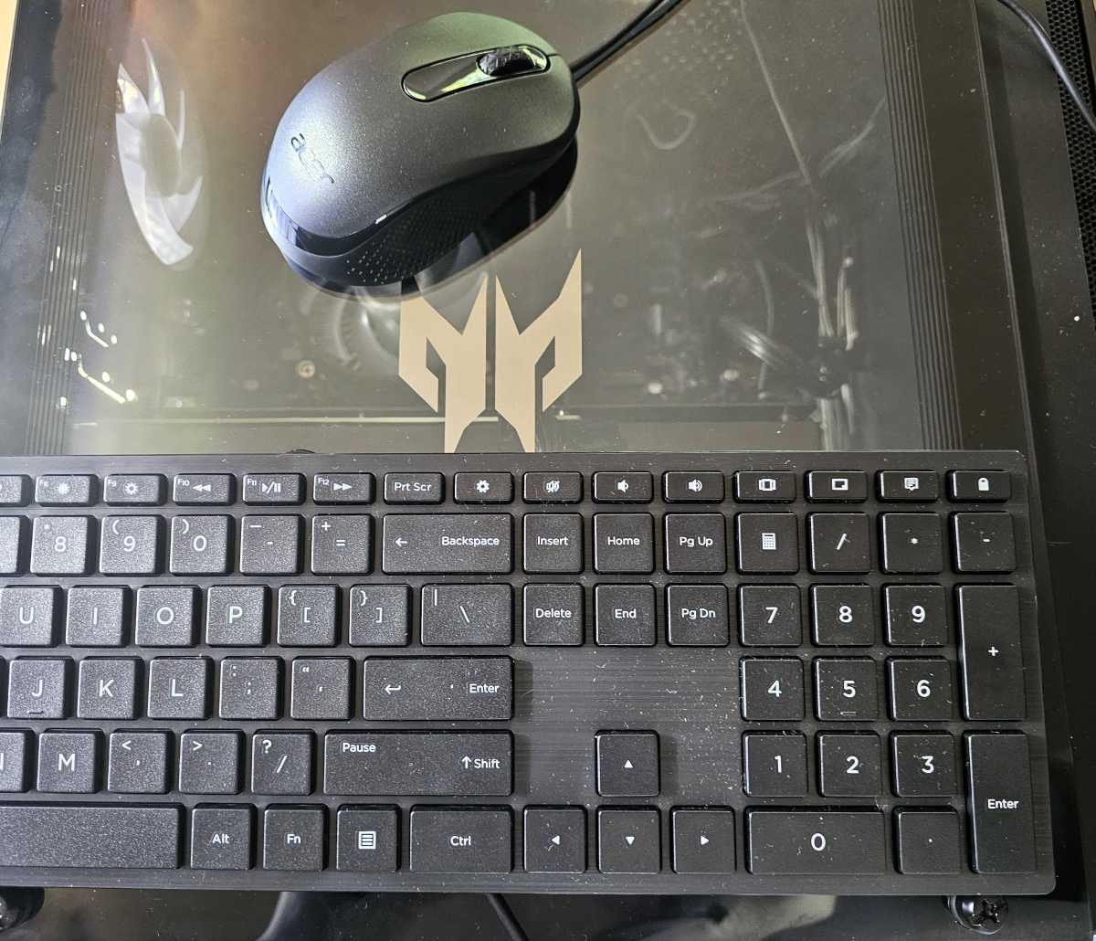 Acer Predator Orion 3000 mouse and keyboard