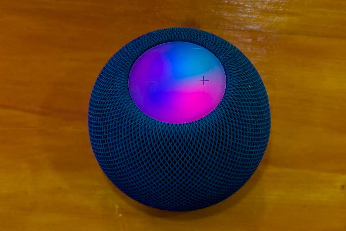 HomePod mini with Siri activated