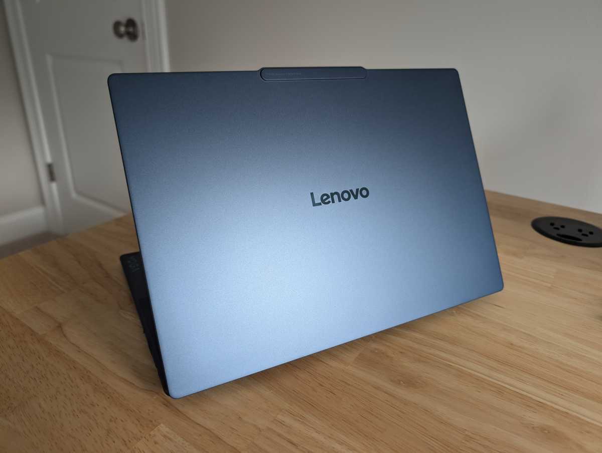 Lenovo Yoga Slim 7x back