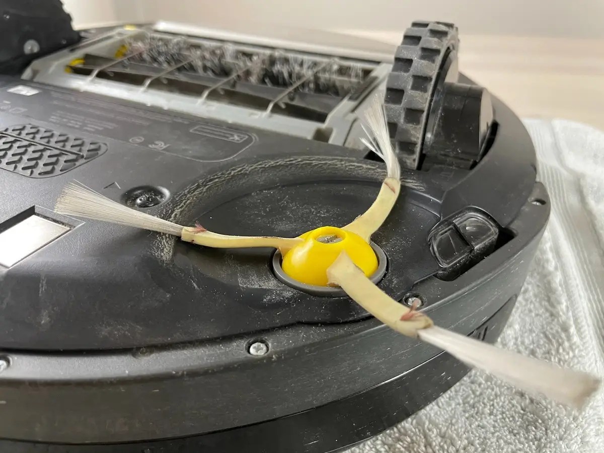 Roomba side brush