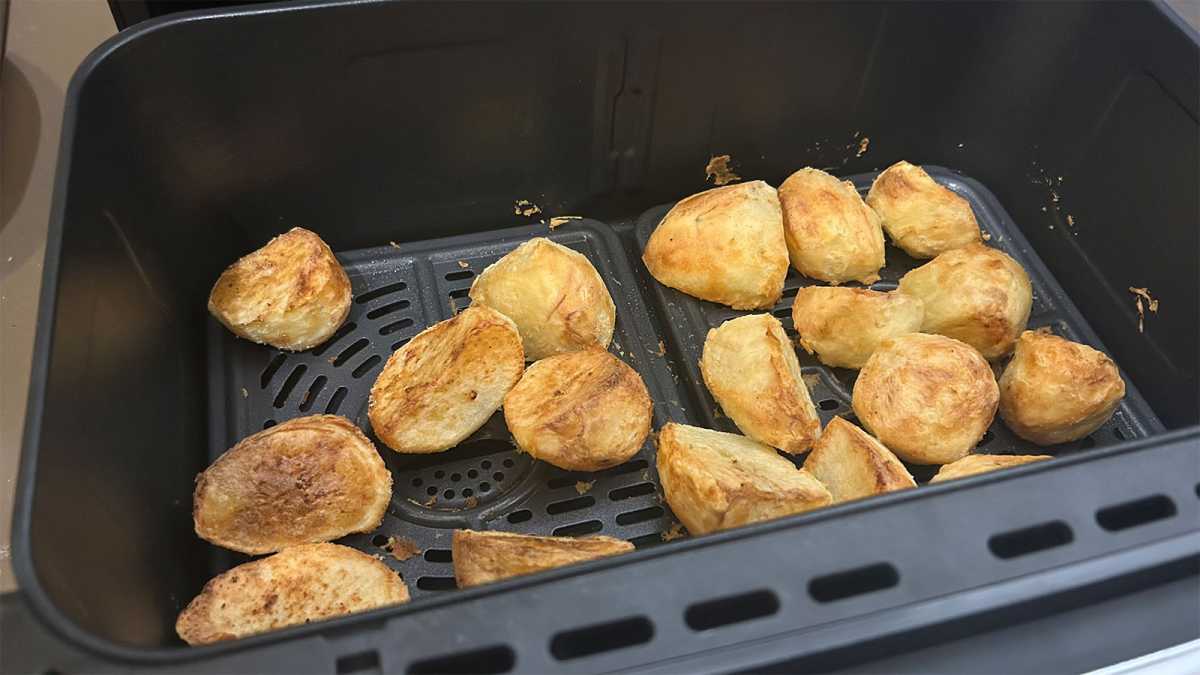 Roasted potatoes cook evenly in the FlexDrawer, without shaking 