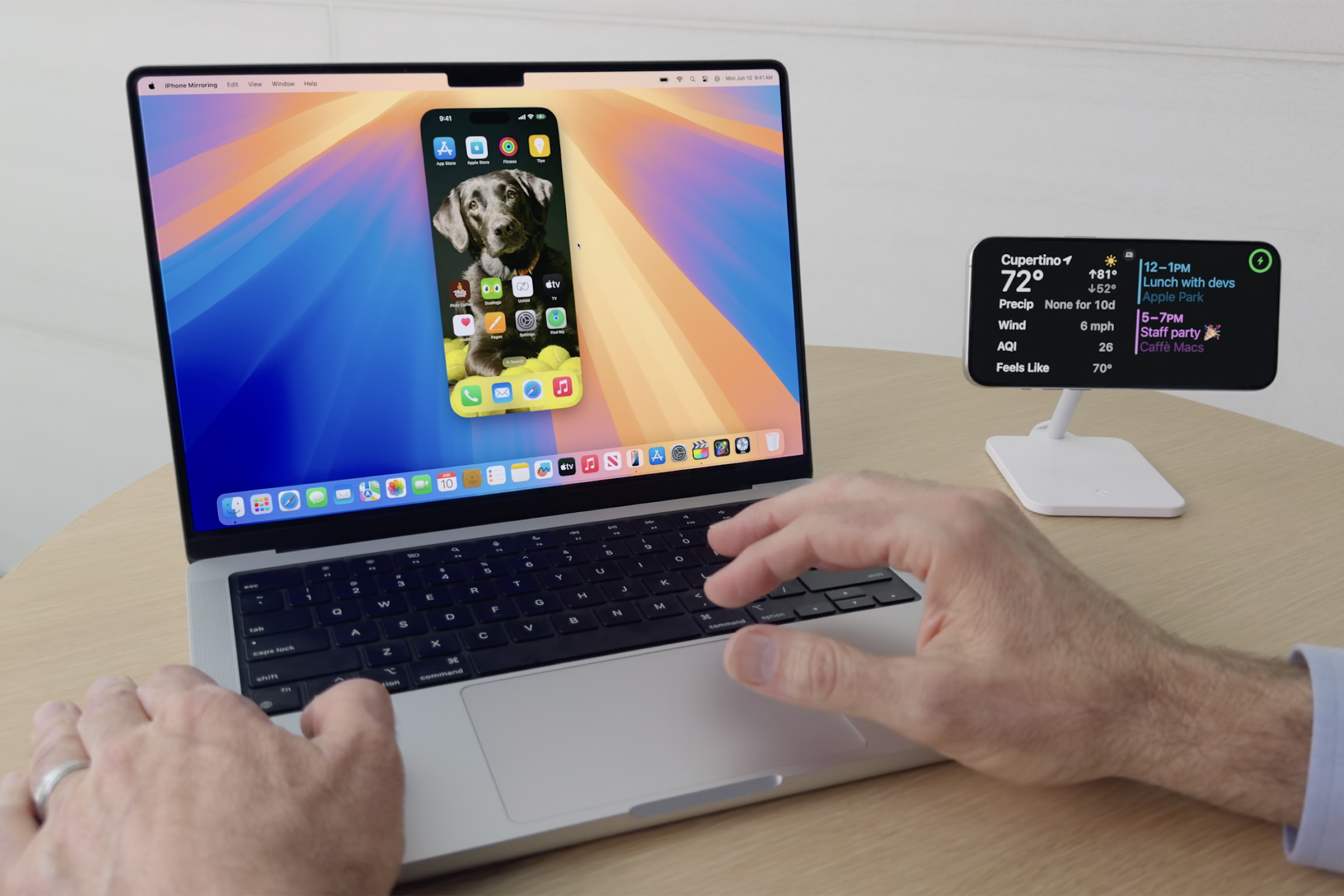 Función de duplicación de pantalla de iPhone en macOS 15 con el iPhone en modo de espera