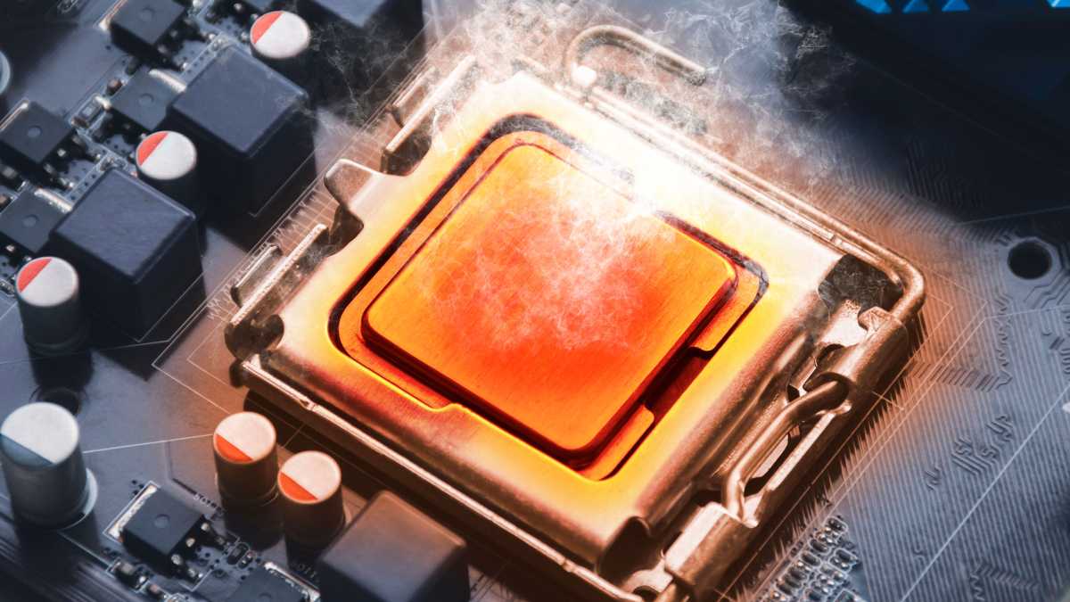 Der CPU-Prozessor-Chip überhitzt und brennt im Sockel auf der Hauptplatine des Computers