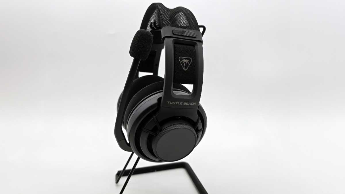 Foldable microphone of the Turtle Beach Atlas Air