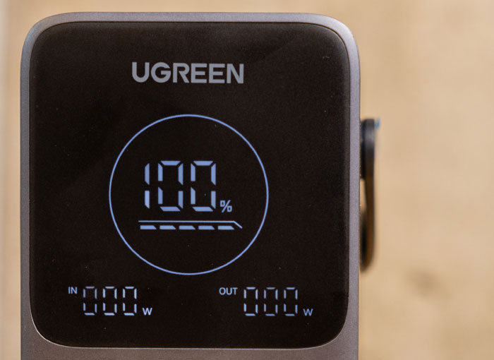 Ugreen 48000mAh 300W Portable Power Bank display