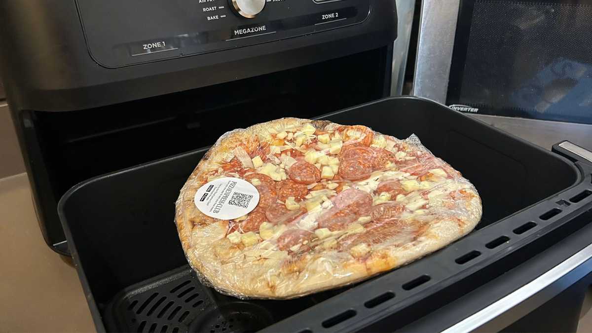 A 10-inch pizza not fitting into an air fryer