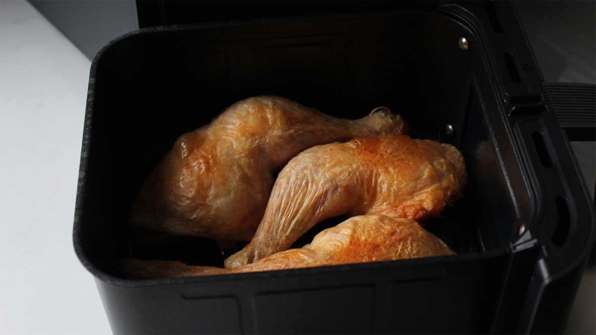 Boiled chicken legs in the Cosori tray