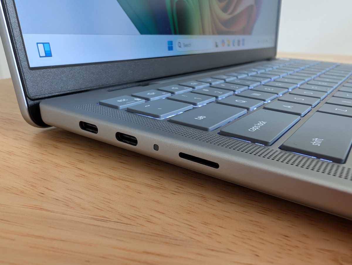 Dell Inspiron 14 Plus left side