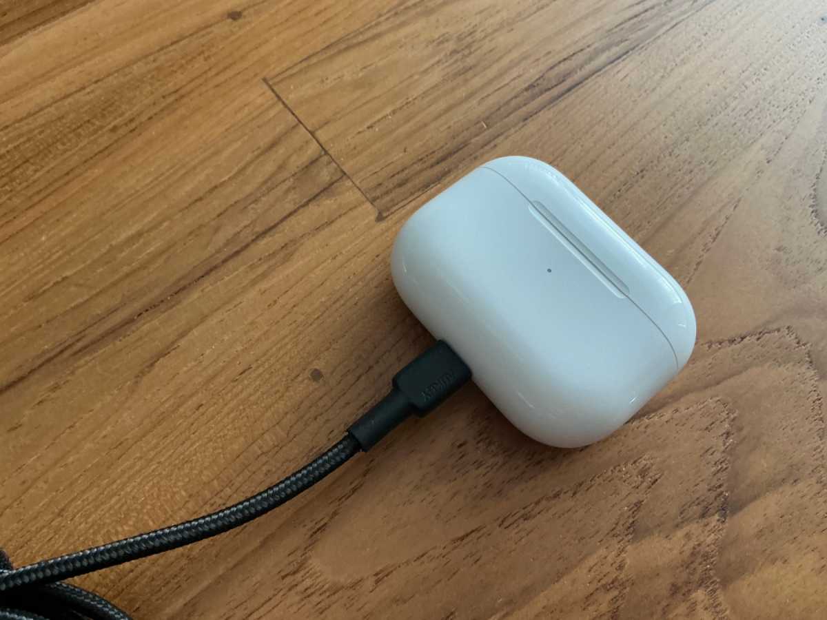 Cómo cargar los AirPods con el iPhone AIRPODS