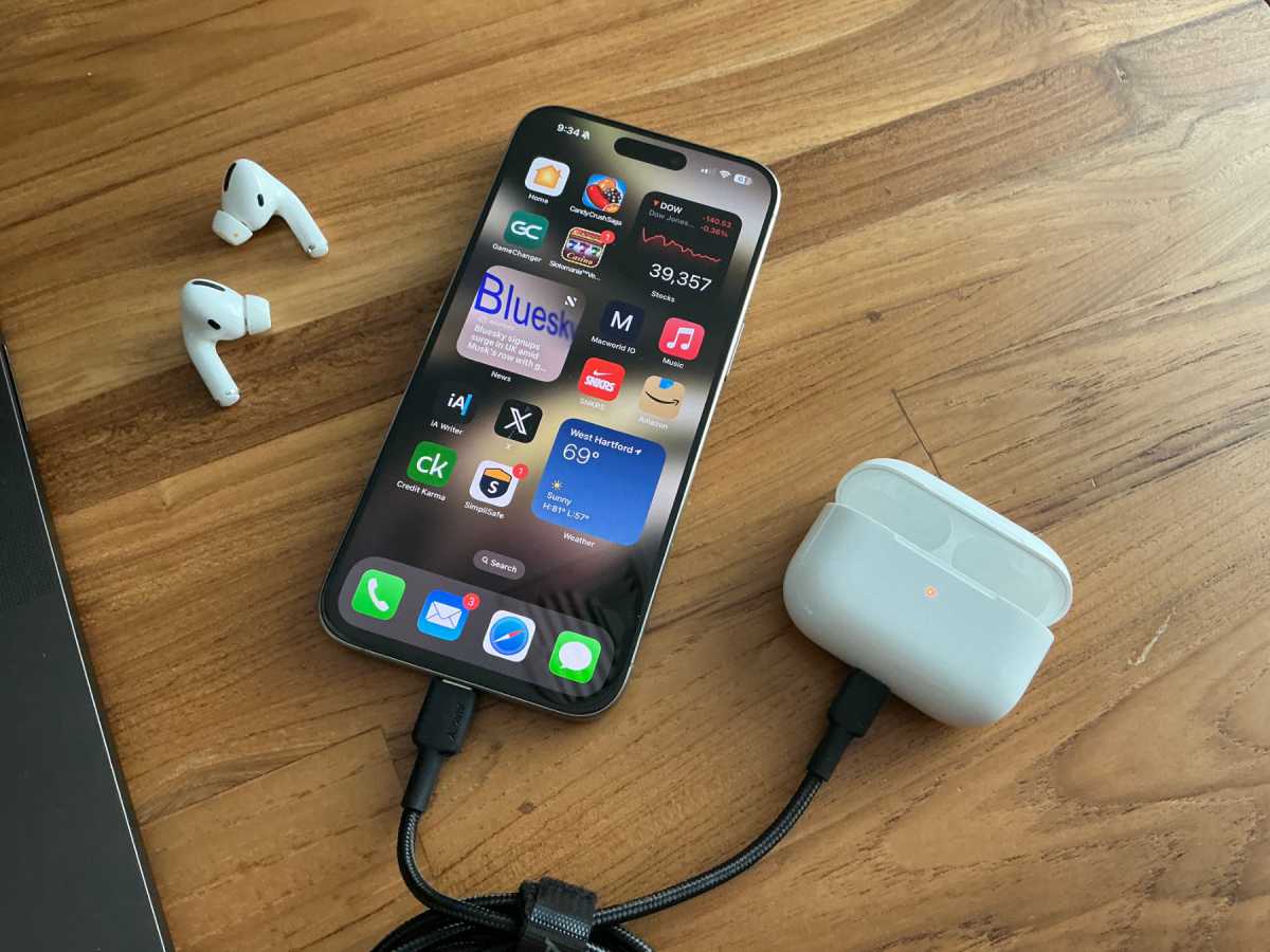 How to charge AirPods with iPhone CHARGE