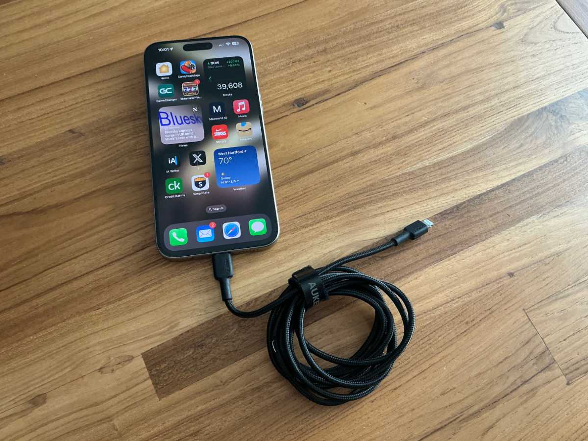 How to charge AirPods with iPhone IPHONE