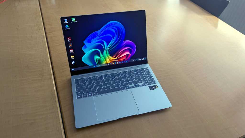 Image: Samsung Galaxy Book4 Edge 16 im Test: Leichter Copilot+ PC mit flotter ARM-CPU