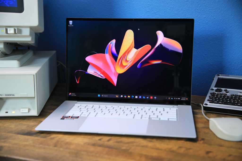 Image: Asus Zenbook S 16 Test: Schlanker Laptop mit Hitzeproblemen