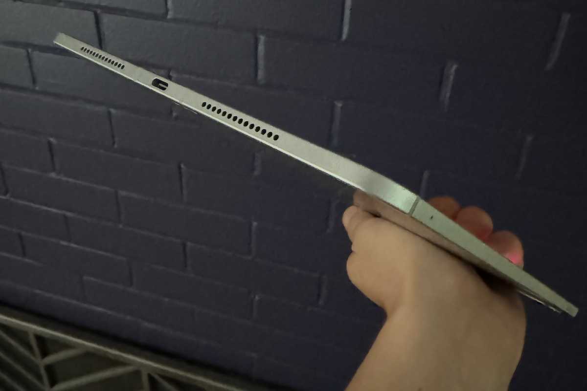 Side view of the iPad Pro M4, bottom with speakers and USB-C port