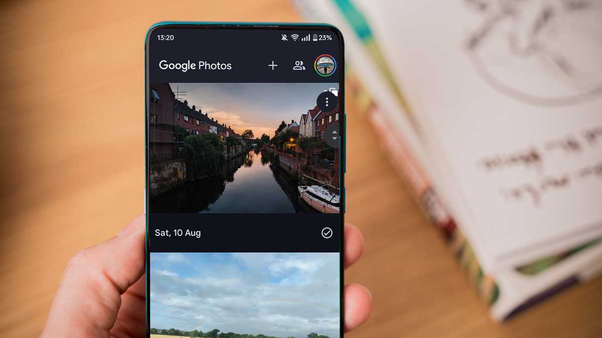 Pixel 10's new journal app has AI prompt. I hate it 1 Android phone's Google Photo App