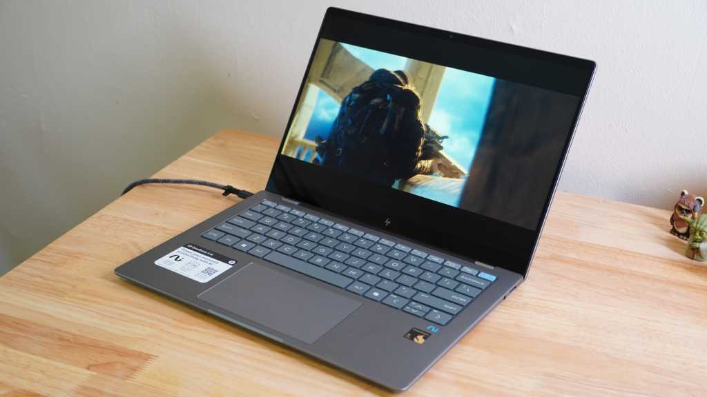 Image: HP Omnibook X im Test: Zu wenig Laptop fÃ¼rs Geld