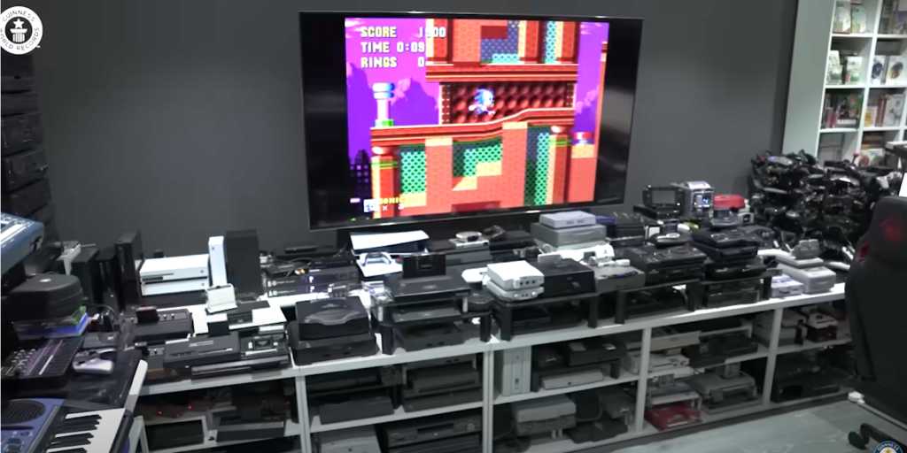 Image: Weltrekord: Gamer schlieÃt 444 Spielkonsolen an einem einzigen TV an