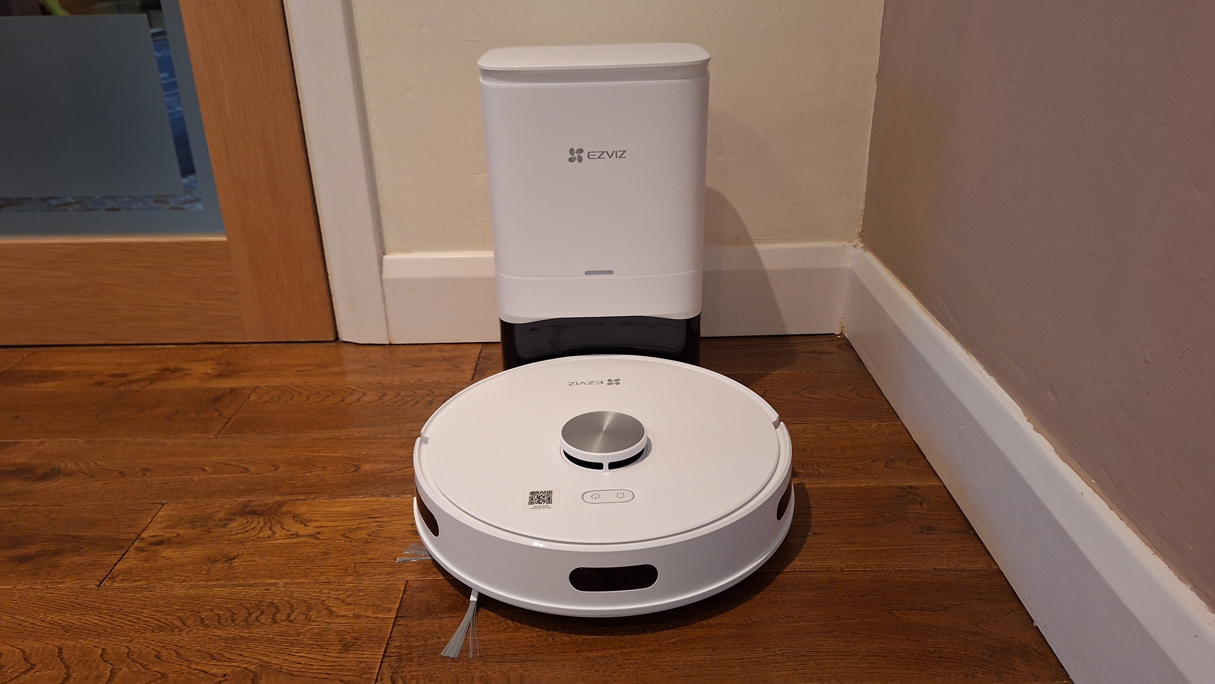 Front view of the charging base and the EzViz RE5 Plus robot vacuum and mop