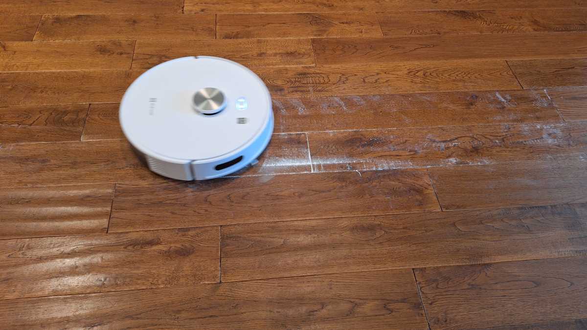 A close up of the EzViz RE5 Plus Robot Vacuum and Mop flour test third pass