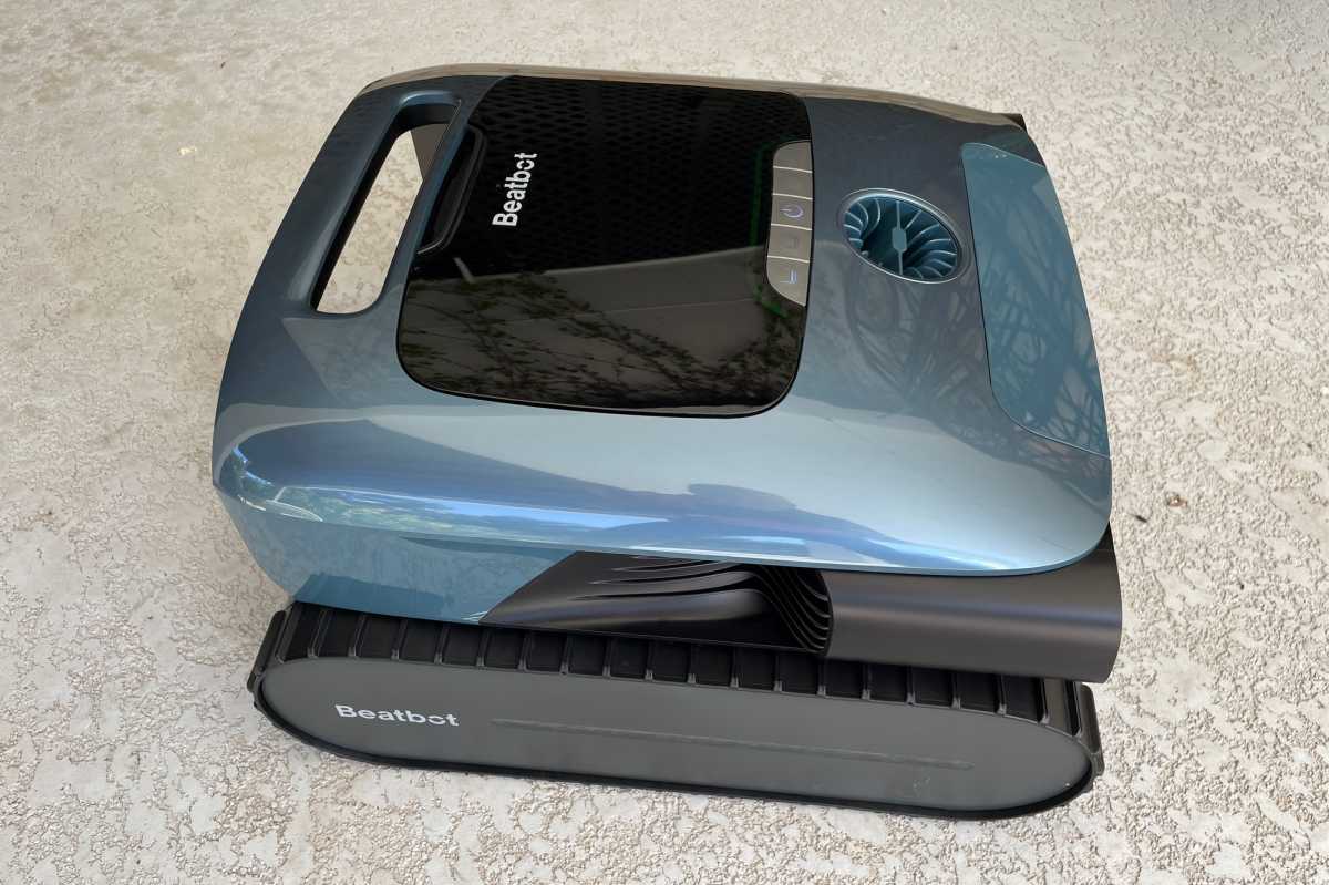 Beatbot Aquasense Pro poolside