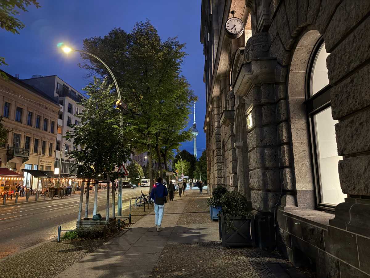 iPhone 16 Pro Max Low Light Outside Shot of Street in Berlin