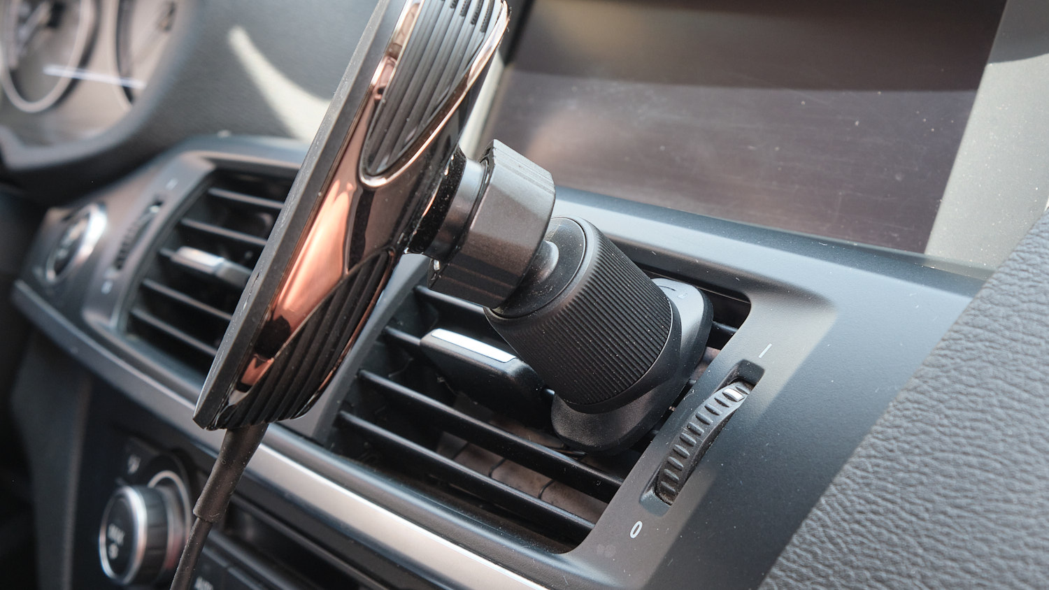 Pitaka MagEZ Car Mount Pro 2 Qi2 review: Car charger with built-in NFC shortcuts