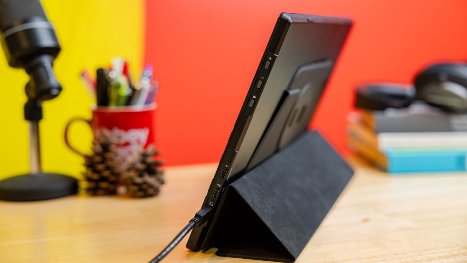 Plugable 15.6-inch USB-C Portable Display review: Easy on the eyes (and arms)