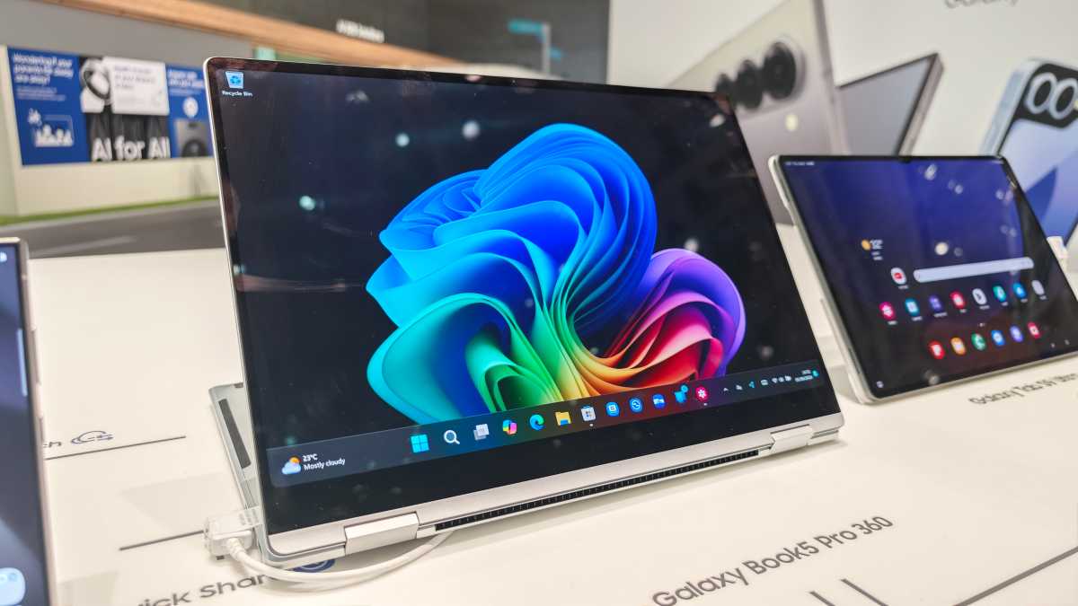 Samsung Galaxy Book 5 Pro 360 gedraaid