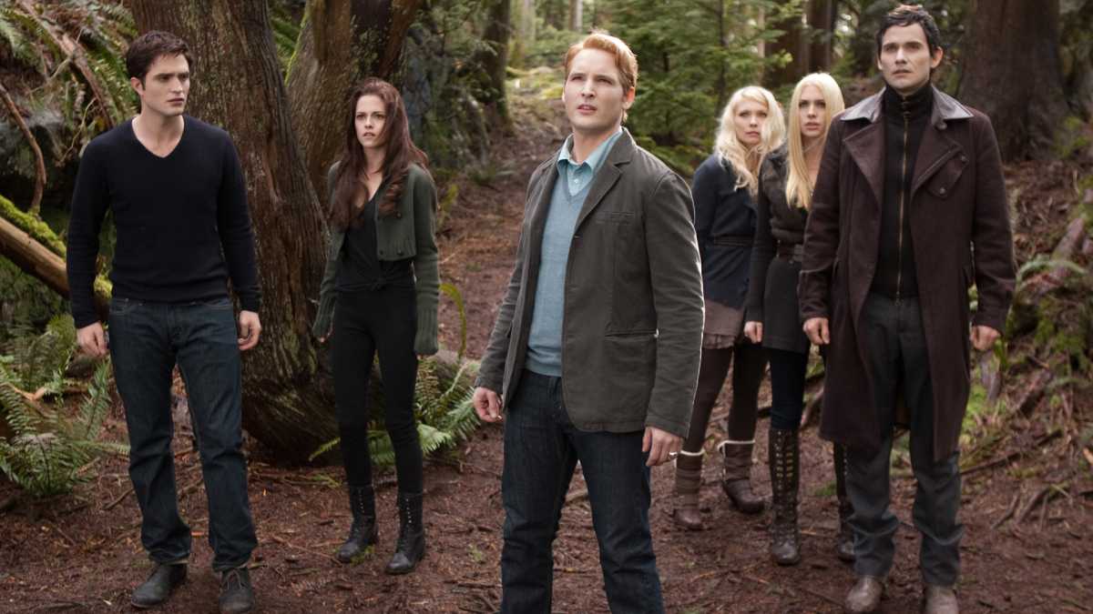 The Cullens, Bella, Tanya, Kate and Eleazar in Breaking Dawn Part 2